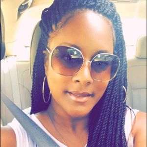 Meet your Posher, Deondra